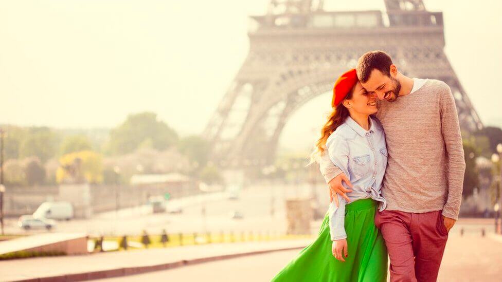 pareja que habla frances y estan enamorados
